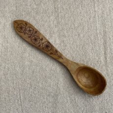 6½” hand carved tea spoon. Cherry with kolrose pattern. Tung oil finish.