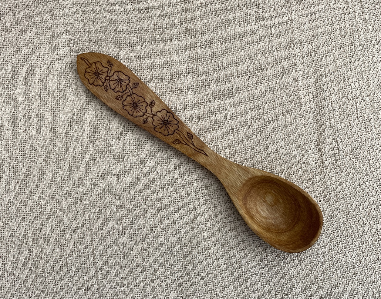 6½” hand carved tea spoon. Cherry with kolrose pattern. Tung oil finish.