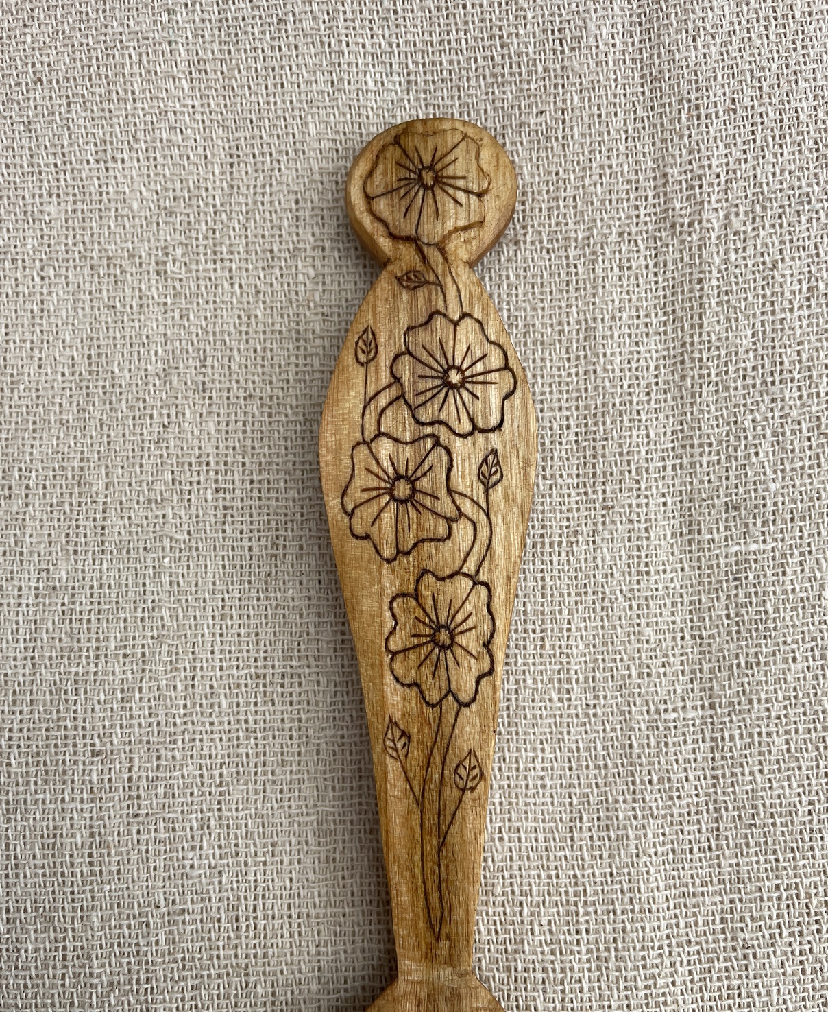 7” hand carved eating spoon. Cherry with kolrose pattern. Tung oil finish. - Image 2